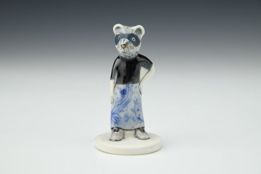 Coon in Blue and White