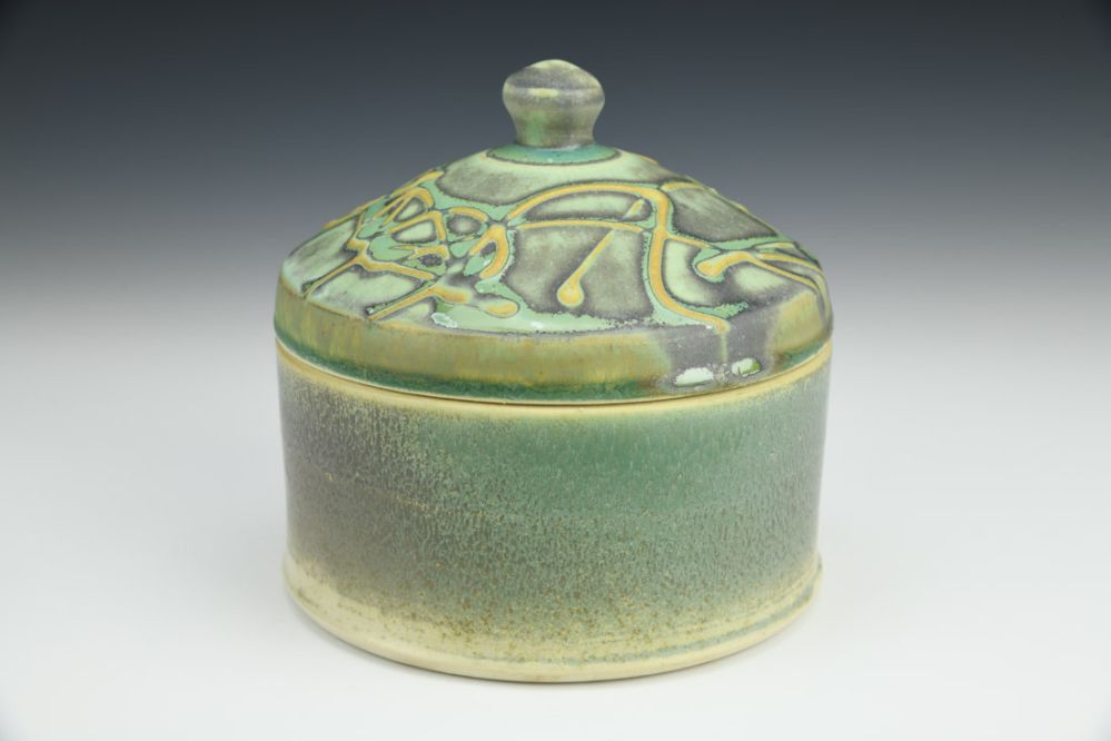 Slip Trailed Cap Jar