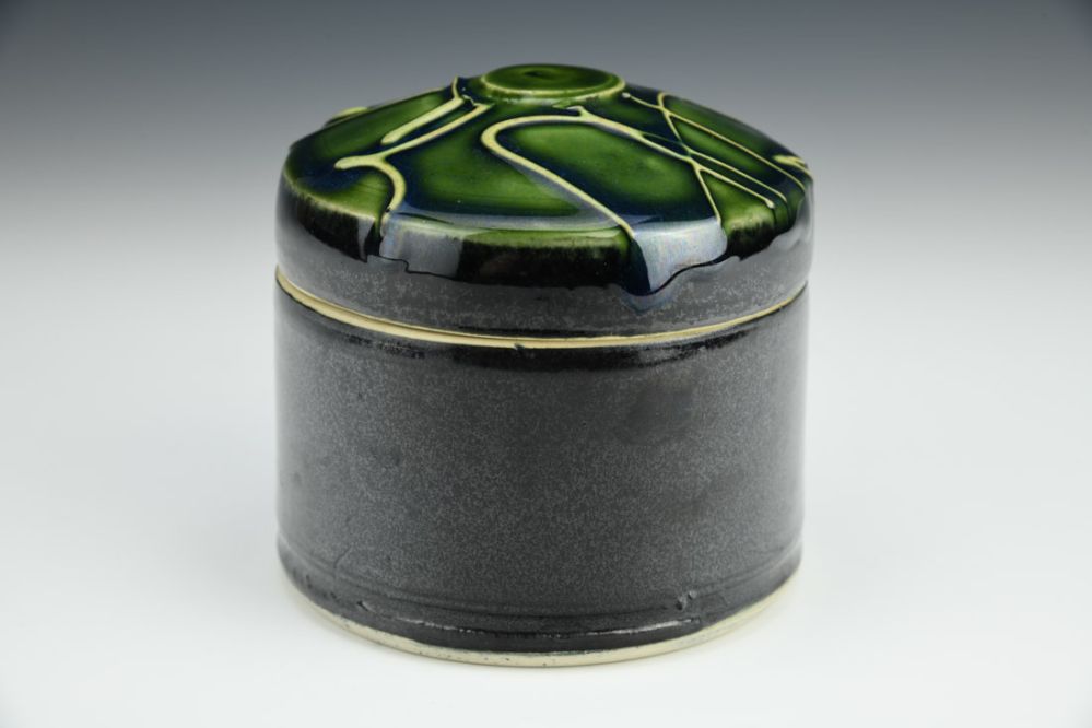 Slip Trailed Cap Jar