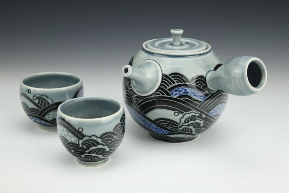 Floating Blue Waves Teapot with Two Cups