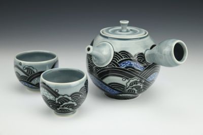Floating Blue Waves Teapot with Two Cups