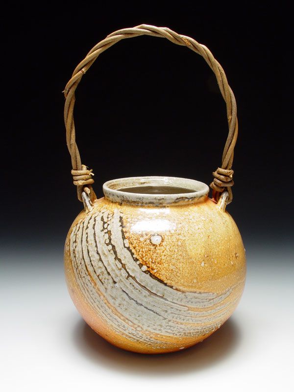 Tsubo flower jar with Akebi handle